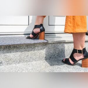 PRIMARK Black Pebbled Leather Gold Tone Buckle Brown Stacked Block Heel Sandals